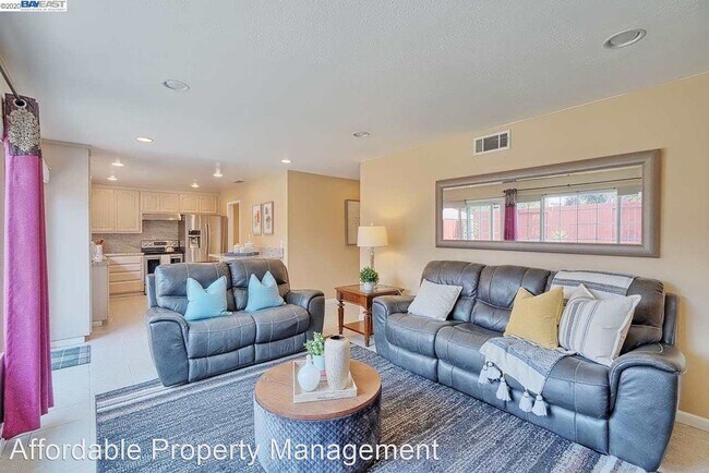 Foto del edificio - 4 br, 2 bath House - 3157 San Andreas Drive