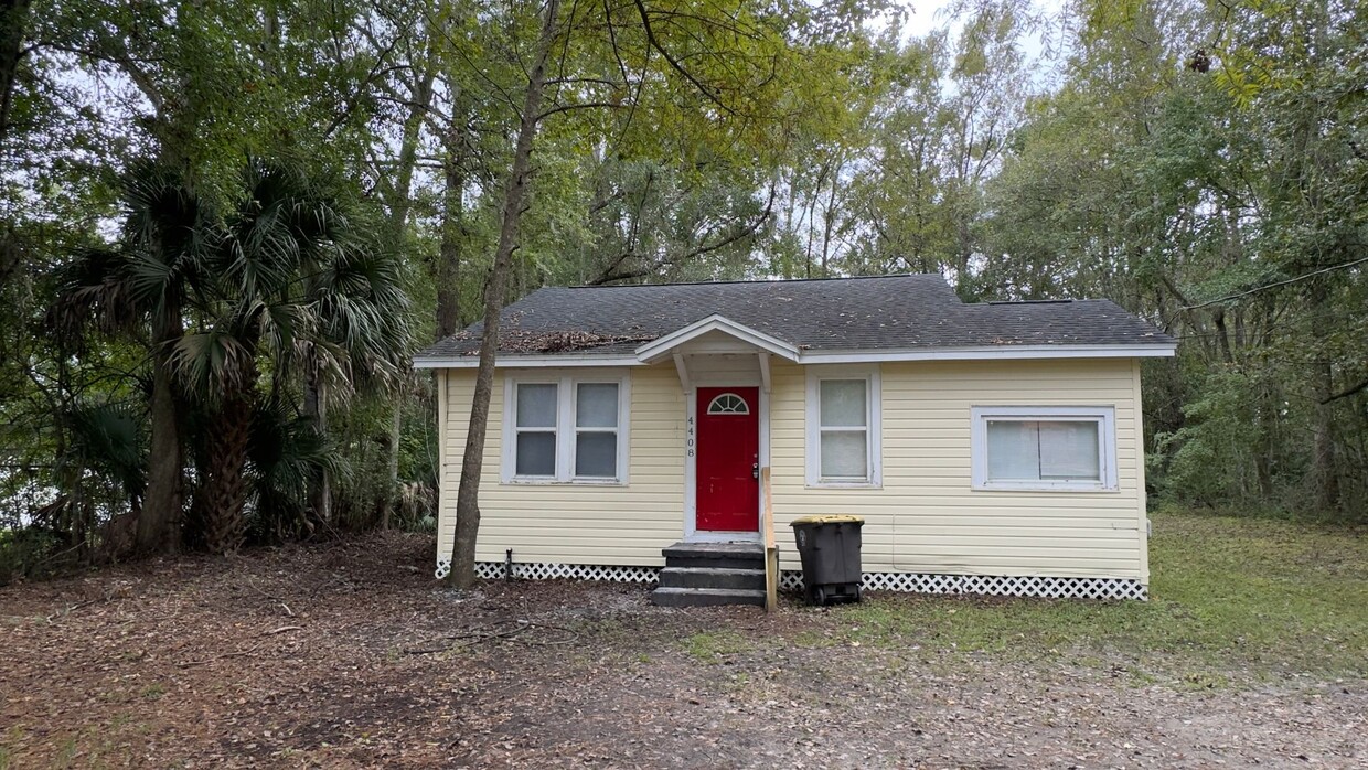 Primary Photo - Secluded 2/1 Ready to Rent!