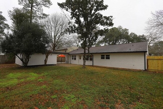 Building Photo - 511 Rosewood Dr