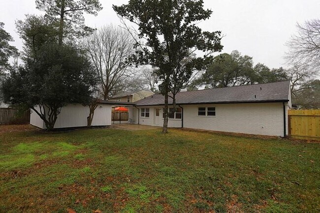Foto del edificio - 511 Rosewood Dr