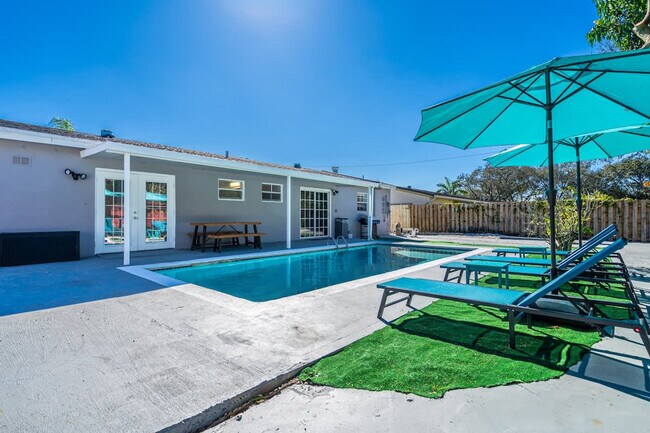 Building Photo - 7001 Coolidge St