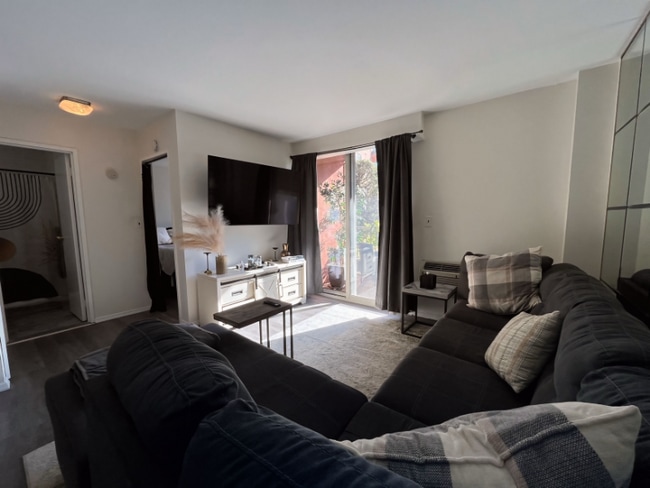 Foto del edificio - 1 Lakeview Dr