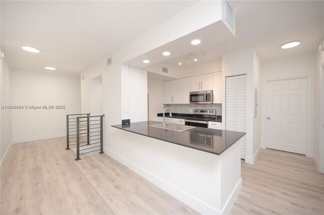 Building Photo - 2406 Centergate Dr