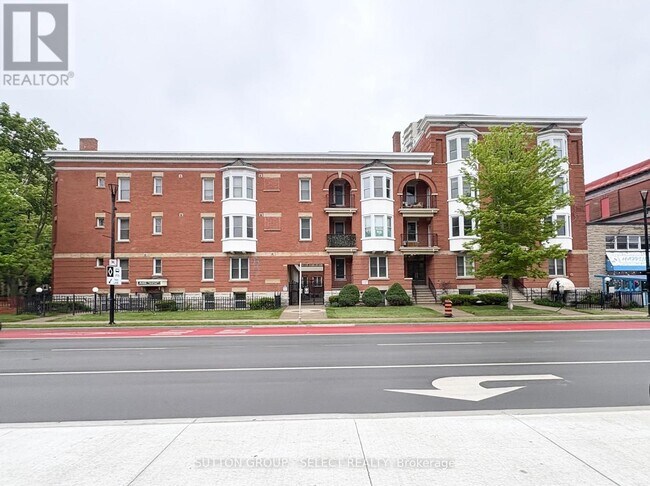 Building Photo - 440 Wellington St