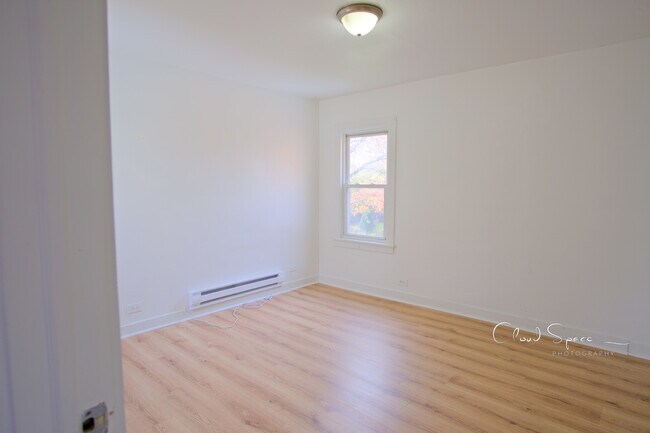 Building Photo - 1801 Victoria Ave
