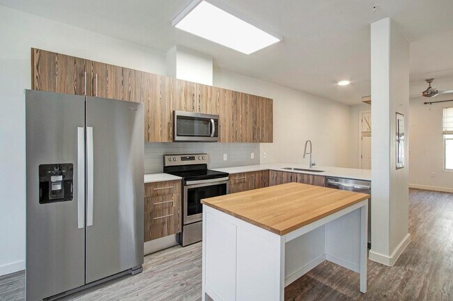 Foto del edificio - 7805 Cooper Ln