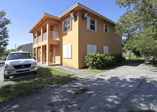 Building Photo - 14140 NE 2nd Ct