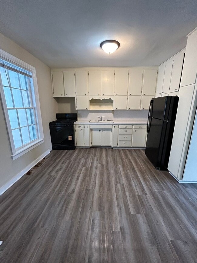 Building Photo - 416 7th St NW