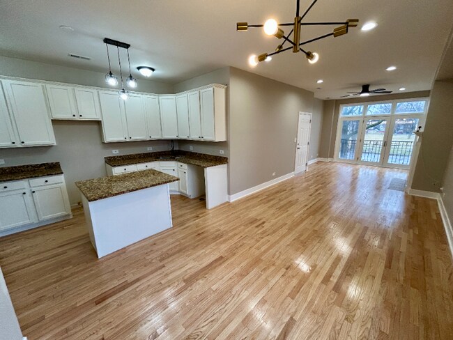 Building Photo - 5644 S Prairie Ave