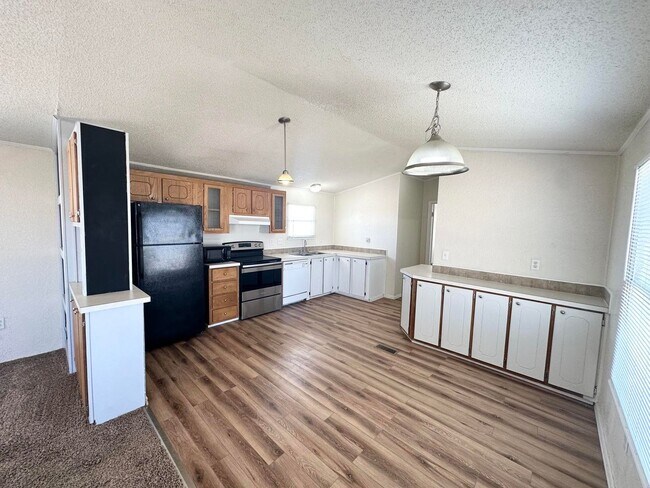 Foto del edificio - 3 Bed 2 Bath Sitting on 2 Acres