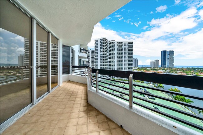 Foto del edificio - 3600 Mystic Pointe Dr