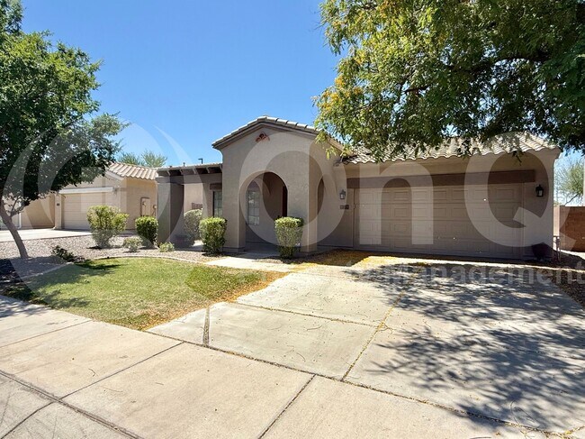Building Photo - 995 E Blue Spruce Ln