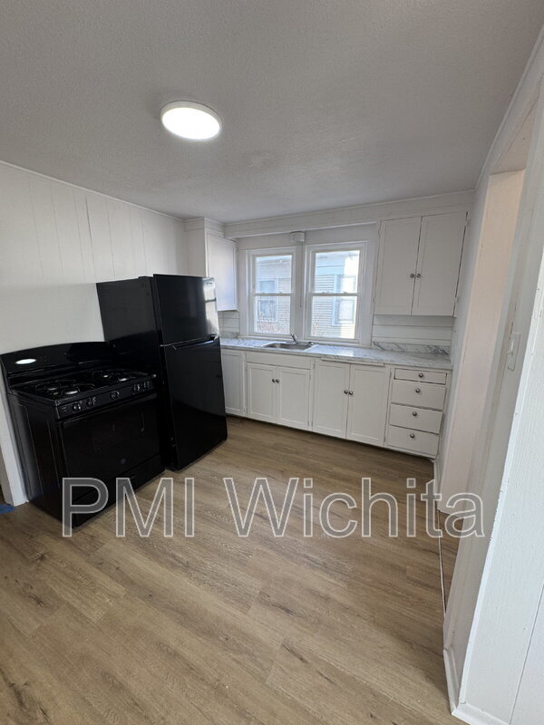 Foto del edificio - 258 S Poplar St