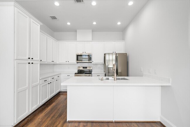 Building Photo - 2924 Leeland St