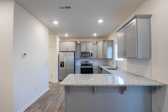 Foto del edificio - BEAUTIFUL 3BD/2.5BTH Townhome - Belmont - ...