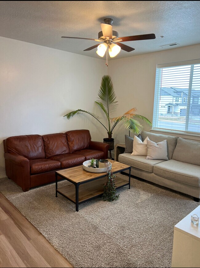 664 N 380 W Unit Y, Orem, UT 84059 Condo for Rent in Orem, UT