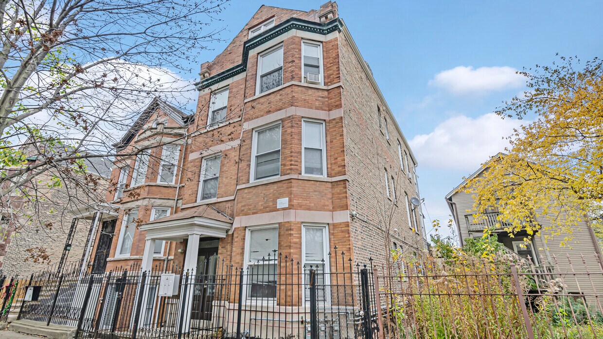 Foto principal - 2255 S Whipple St