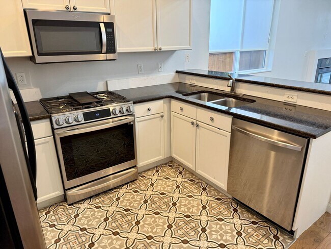 Foto del edificio - Super Crisp 3 bedroom w/ Fantastic 4 Season Outdoor Space