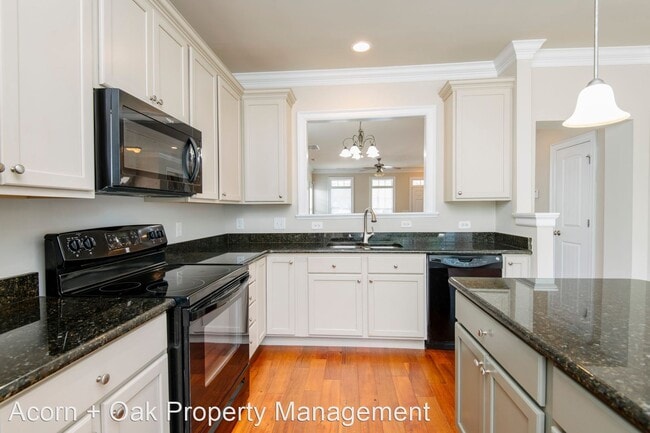 Building Photo - 3 br, 2.5 bath House - 7835 ACC Boulevard