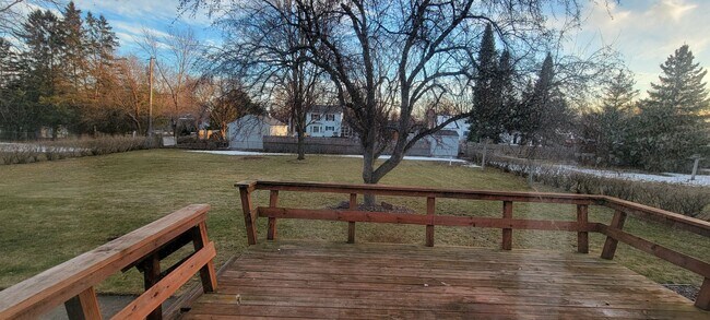 Building Photo - 515-517 Bridgewater