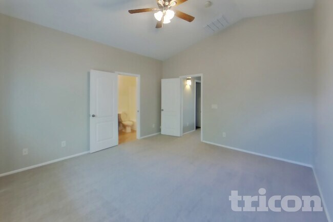 Foto del edificio - 42065 W Sunland Dr