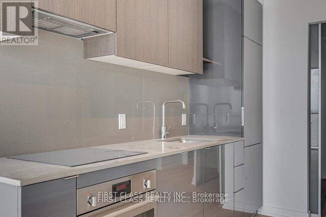 Building Photo - 161-4161 Roehampton Ave