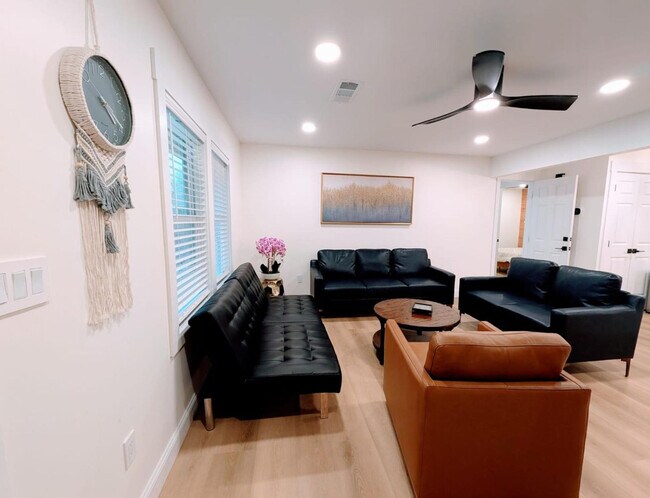 Foto del edificio - 10 Burnett Ferry Rd SW