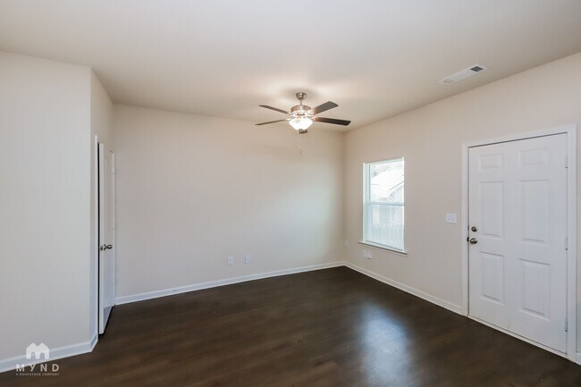 Foto del edificio - 207 Highwood Ln