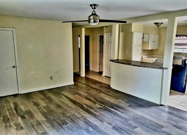 Building Photo - 3304 Bissonet Dr