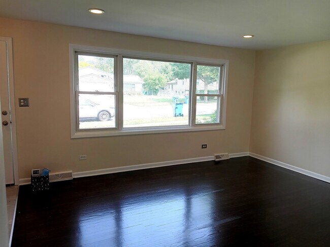 Foto del edificio - 242 S Cherry St