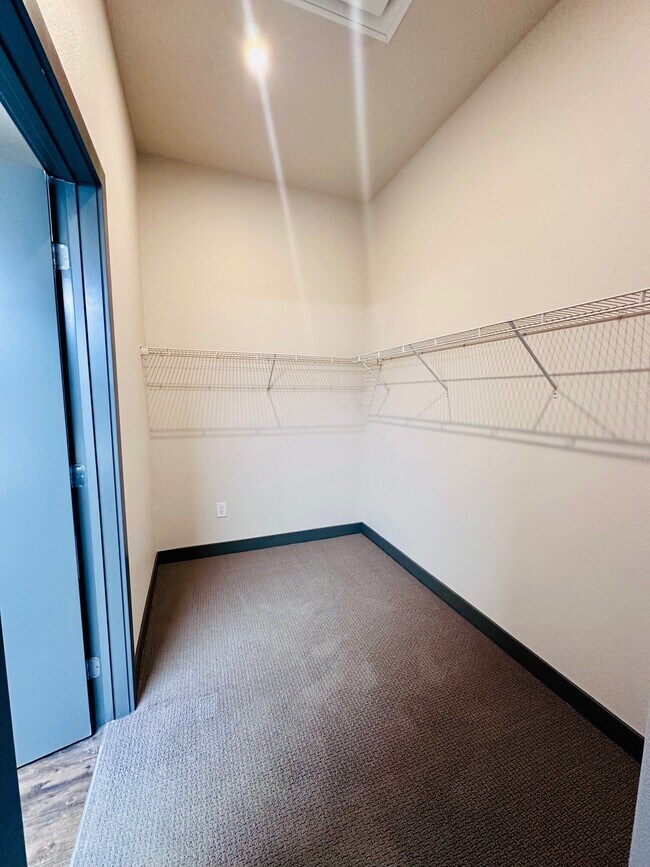 1110 Bedroom Closet - Vantage