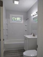 Building Photo - 230 SE 34th St