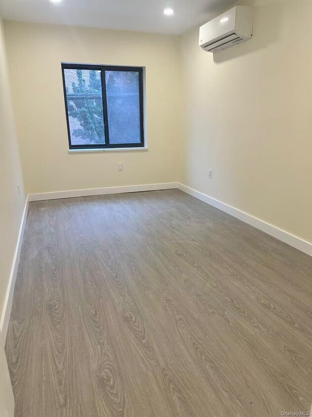 Building Photo - 39-17 Greenpoint Ave