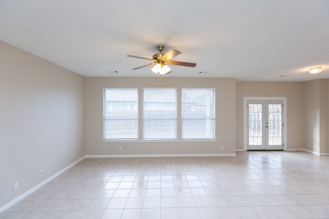 Foto del edificio - 1628 War Horse Ln