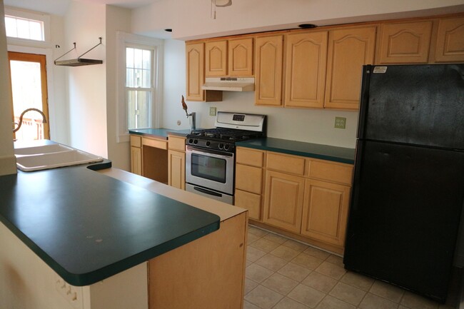 Building Photo - Large 3-bedroom house for rent in Wilmingt...