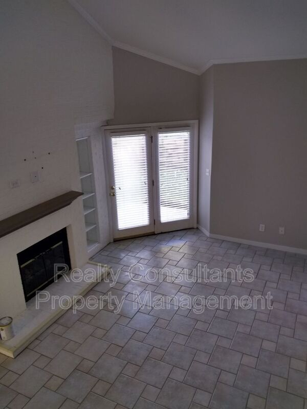 Building Photo - 308 N Lindell Rd