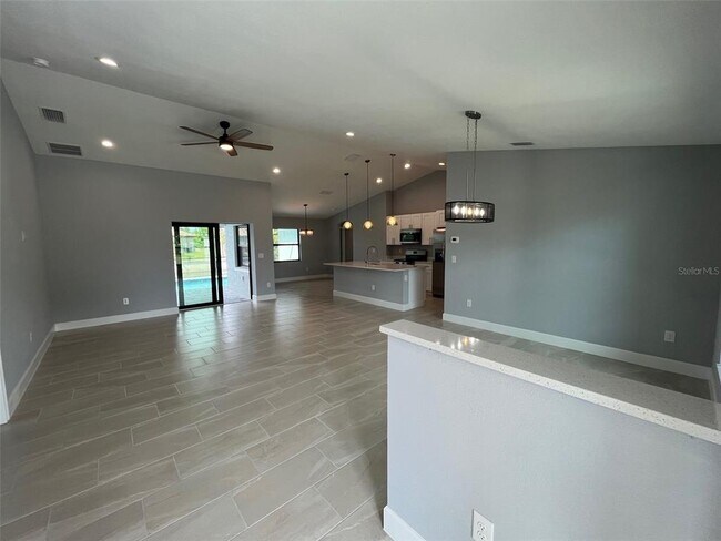 Building Photo - 13180 Amaryllis Cir