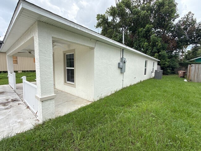 Building Photo - ***COMING SOON *** Modern Open-Concept Home Near I-75 & Downtown Ocala AVAILABLE SEPTEMBER 1