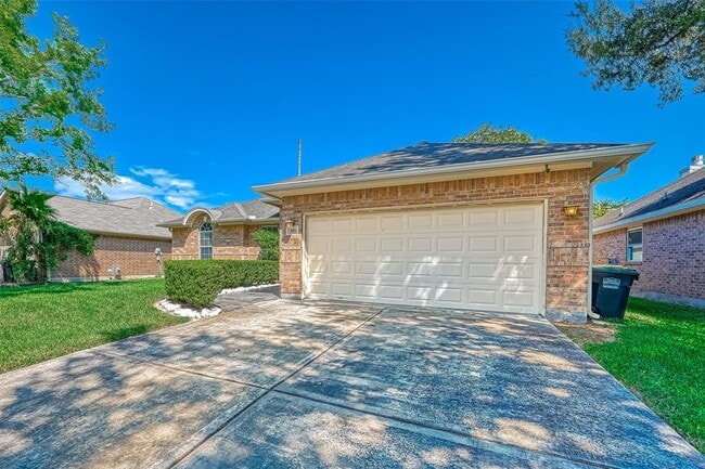 Building Photo - 1011 S Wellsford Dr
