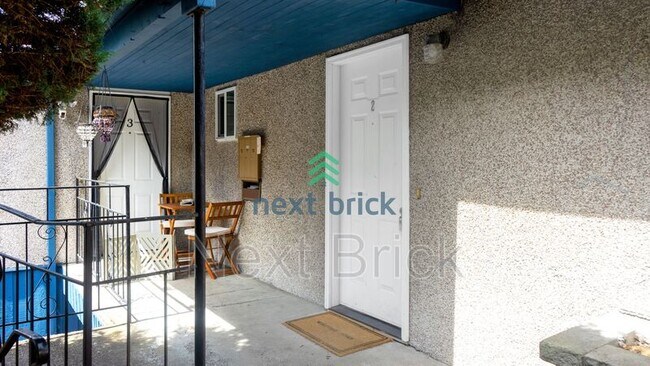 Building Photo - 1822 10th Ave W