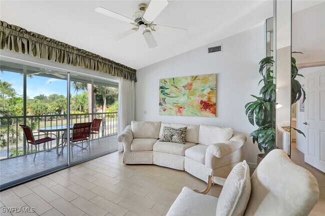Foto del edificio - 2420 Hidden Lake Dr
