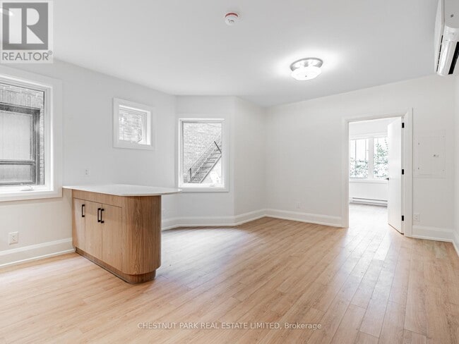 Building Photo - 2528-2528 Yonge St