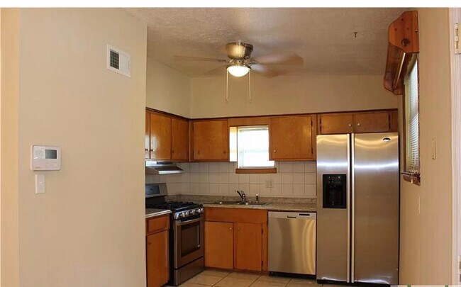 Kitchen - 36 Silverstone Cir