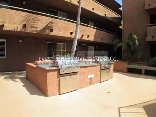 Building Photo - Fantastic 2 Bed 2 Bath Condo in Central Lo...