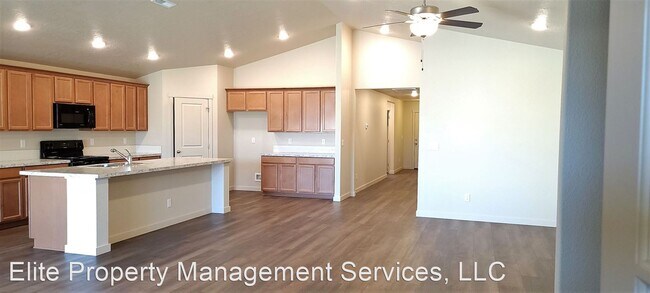3 br, 2 bath House - 10379 Longtail Dr photo'