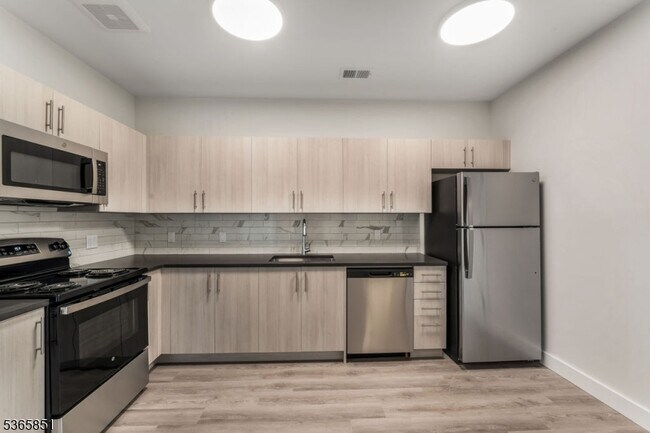 Foto del edificio - 72 S Essex Ave