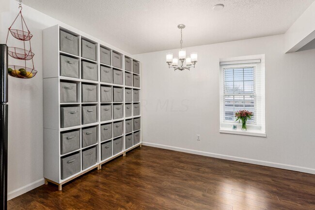 Living - 4773 Olentangy River Rd