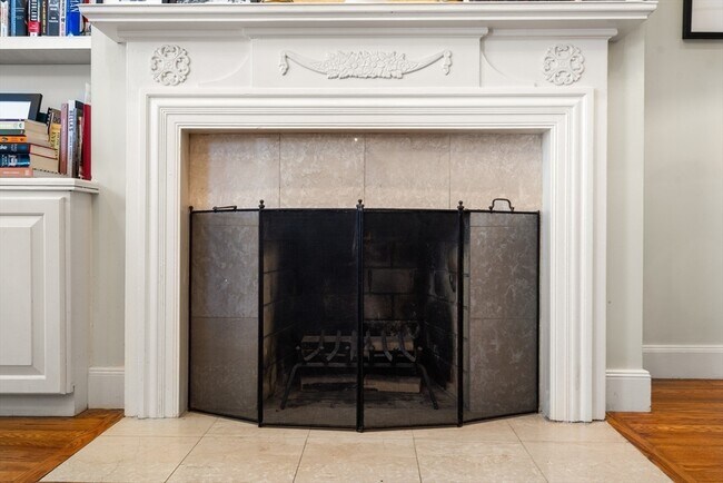 Building Photo - 341 Beacon St