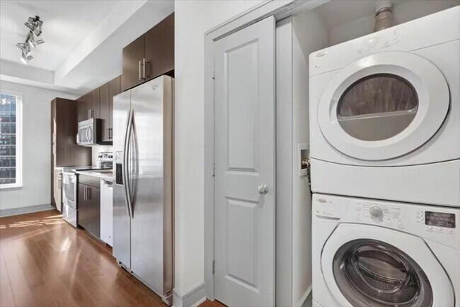 Foto del edificio - 100 Pier 4 Blvd.