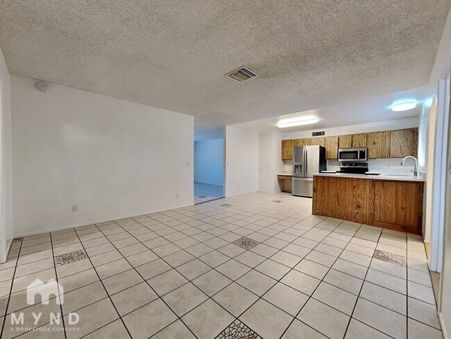 Building Photo - 7165 W Osborn Rd